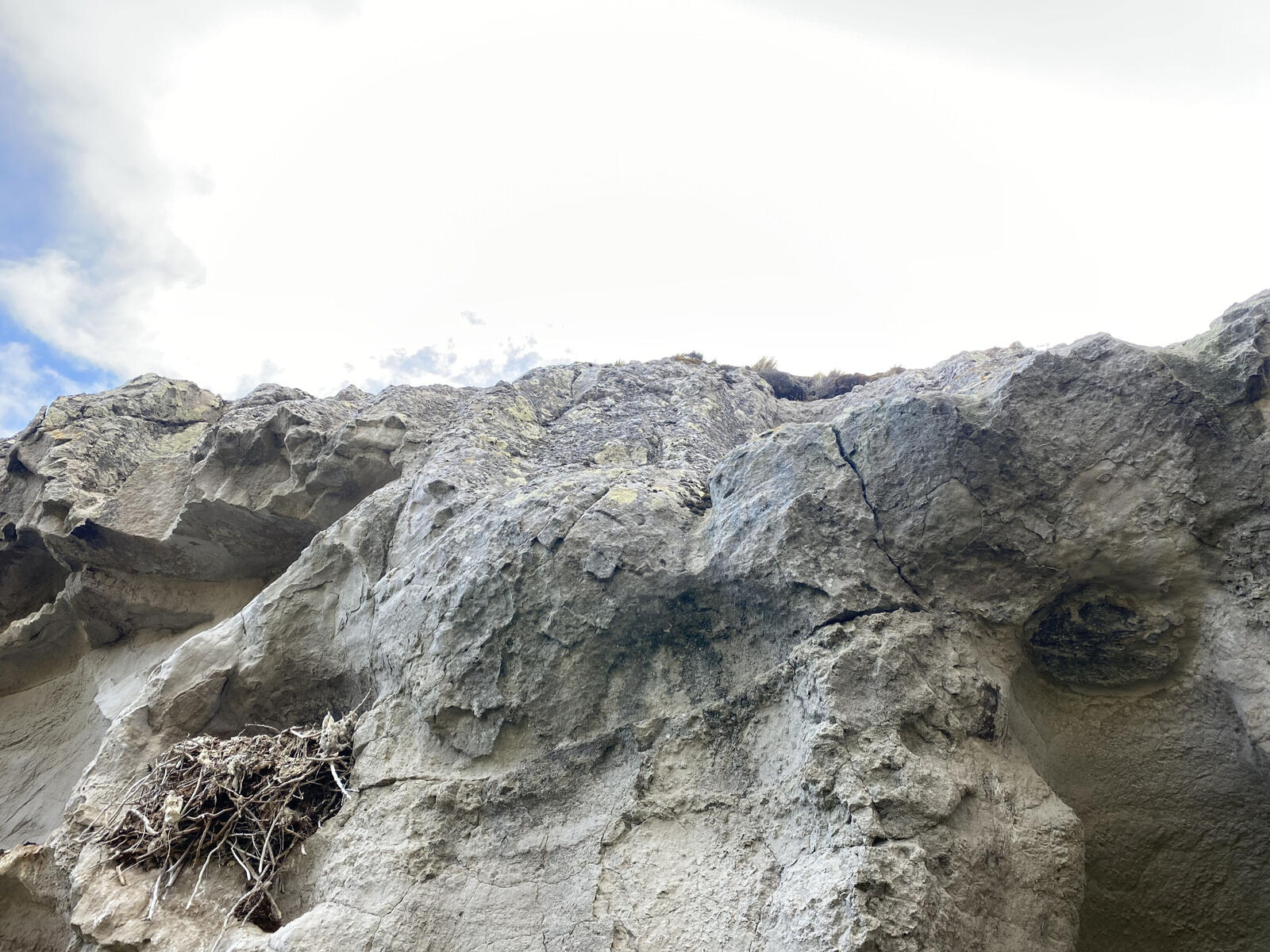 CLLCueva002_4032x3024.dat (2025) registro.base materia.cruda frecuencia.latente